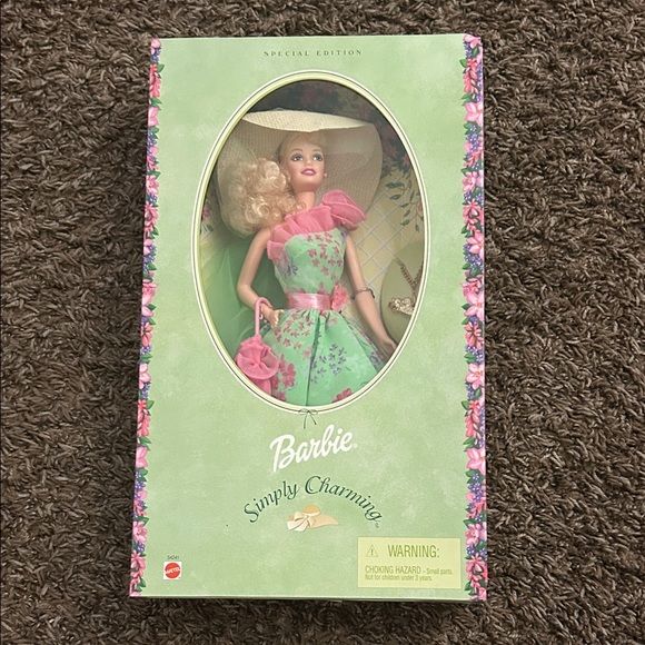 Barbie Special Edition in Green and Pink Dress - Picture 1 of 5